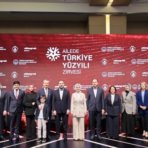 Bakanımız Göktaş, "Ailede Türkiye Yüzyılı Zirvesi"ndeki özel oturumda konuştu - fotoğraf 7