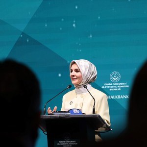 Bakanımız Göktaş, İzmir'de "Yükselen Kadınlar: Kendi İşim, Benim İzim" programında konuştu - fotoğraf 2