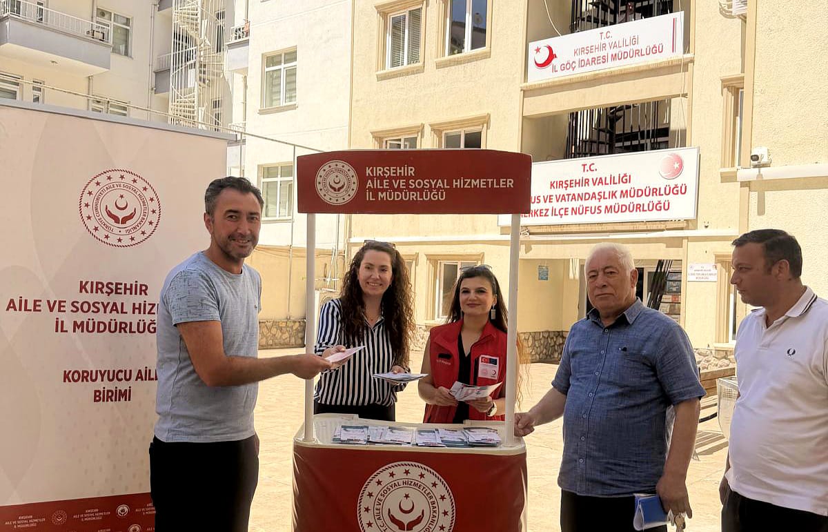 Sevgiyle büyüyen her çocuk, geleceğe umutla bakar.