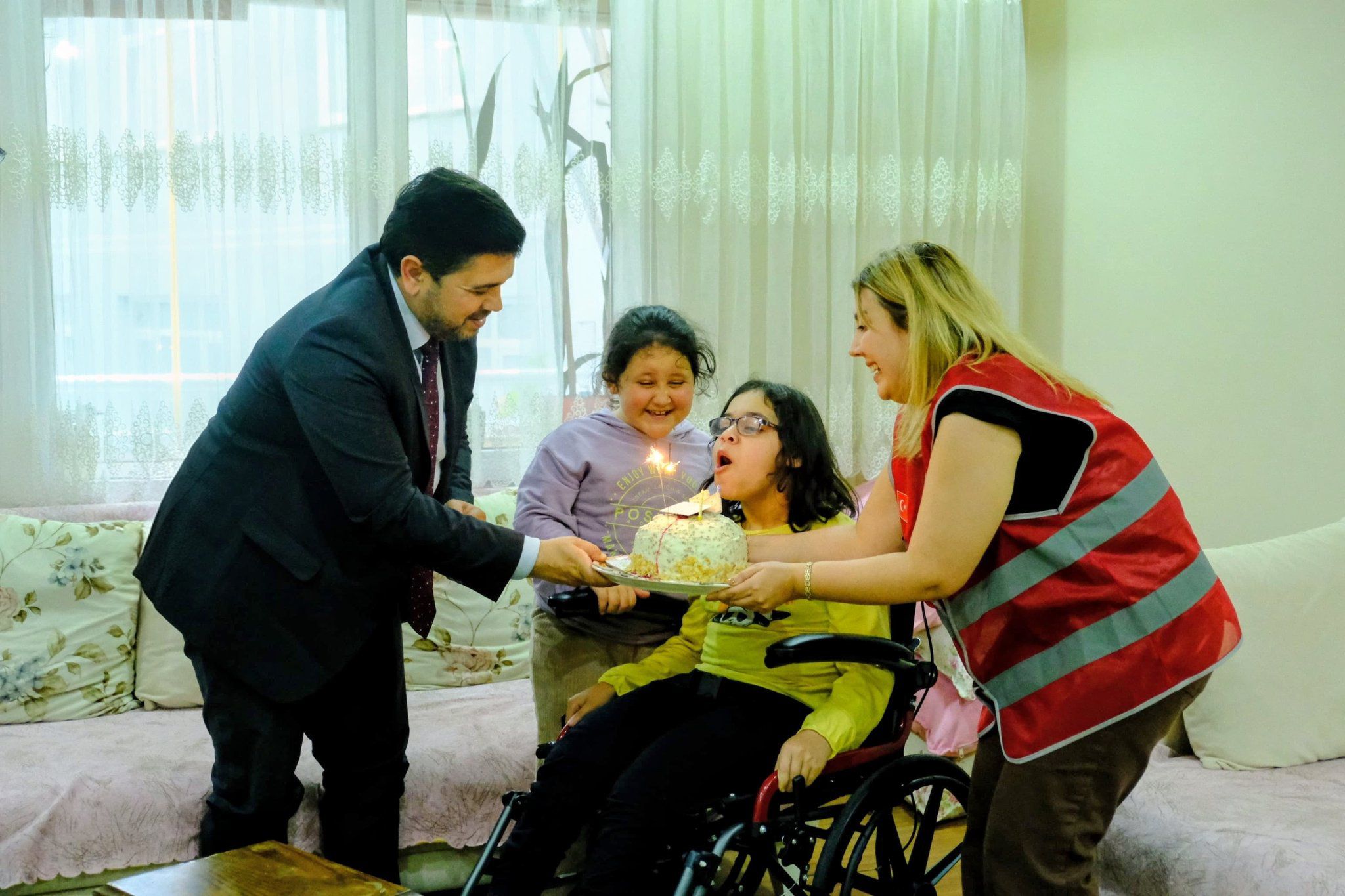 İl Müdürümüz Ender YANIK, Nisa ÖZER’in Doğum Günü Sevincine Ortak Oldu