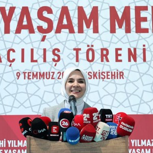 Bakanımız Göktaş, Eskişehir'de Yaşlı Aktif Yaşam Merkezi'nin açılışında konuştu - fotoğraf 2