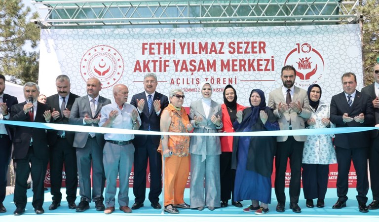 Bakanımız Göktaş, Eskişehir'de Yaşlı Aktif Yaşam Merkezi'nin açılışında konuştu