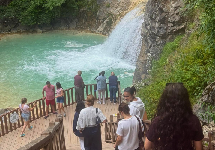 Mavi Göl Ve Göksu Travertenleri’ne Gezi Düzenlendi.
