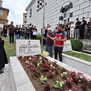 Aziz Şehidimiz Soner Fazlıoğlu Kabri Başında Anıldı - fotoğraf 1