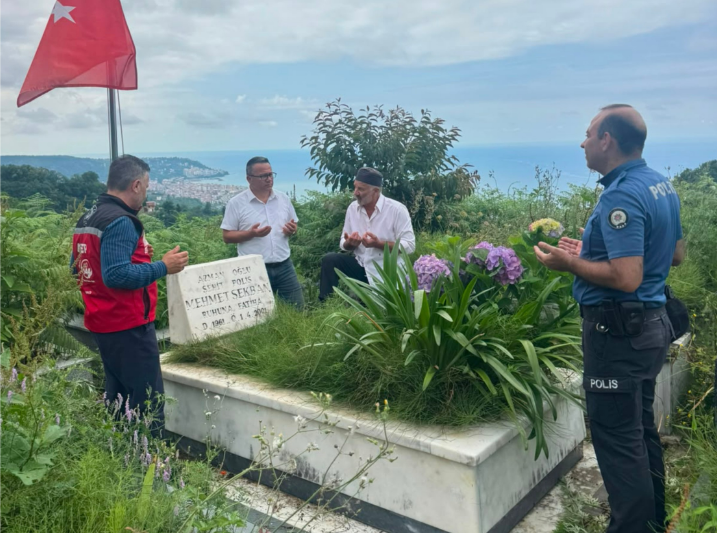 Şehit Polis Mehmet Sekban, Kabri Başında Dualarla Anıldı.