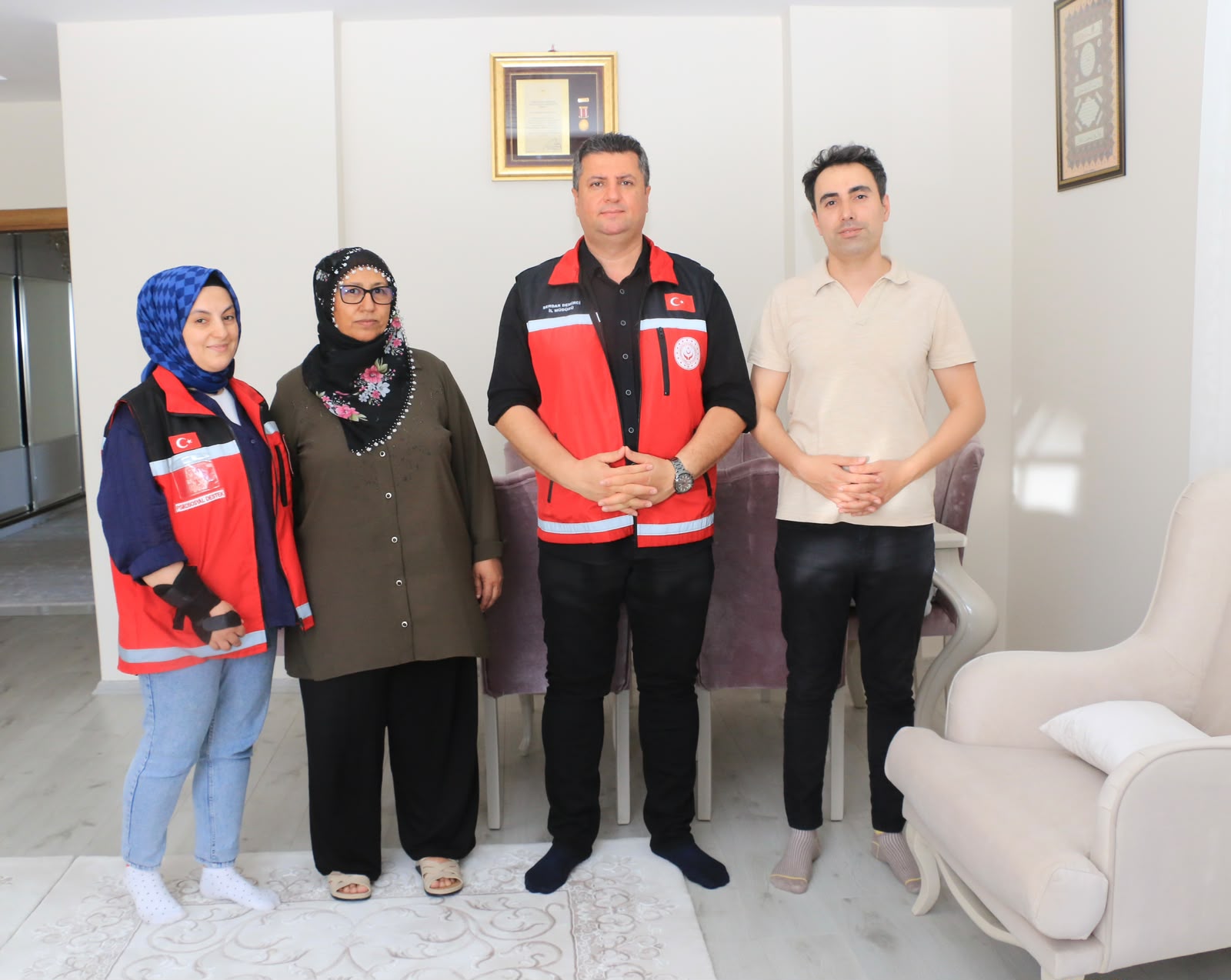 İL MÜDÜRÜMÜZ SERDAR DEMİRCİ 15 TEMMUZDA KAHRAMANCA GAZİ OLAN  GÖKHAN TUNÇER'İ ZİYARET ETTİ