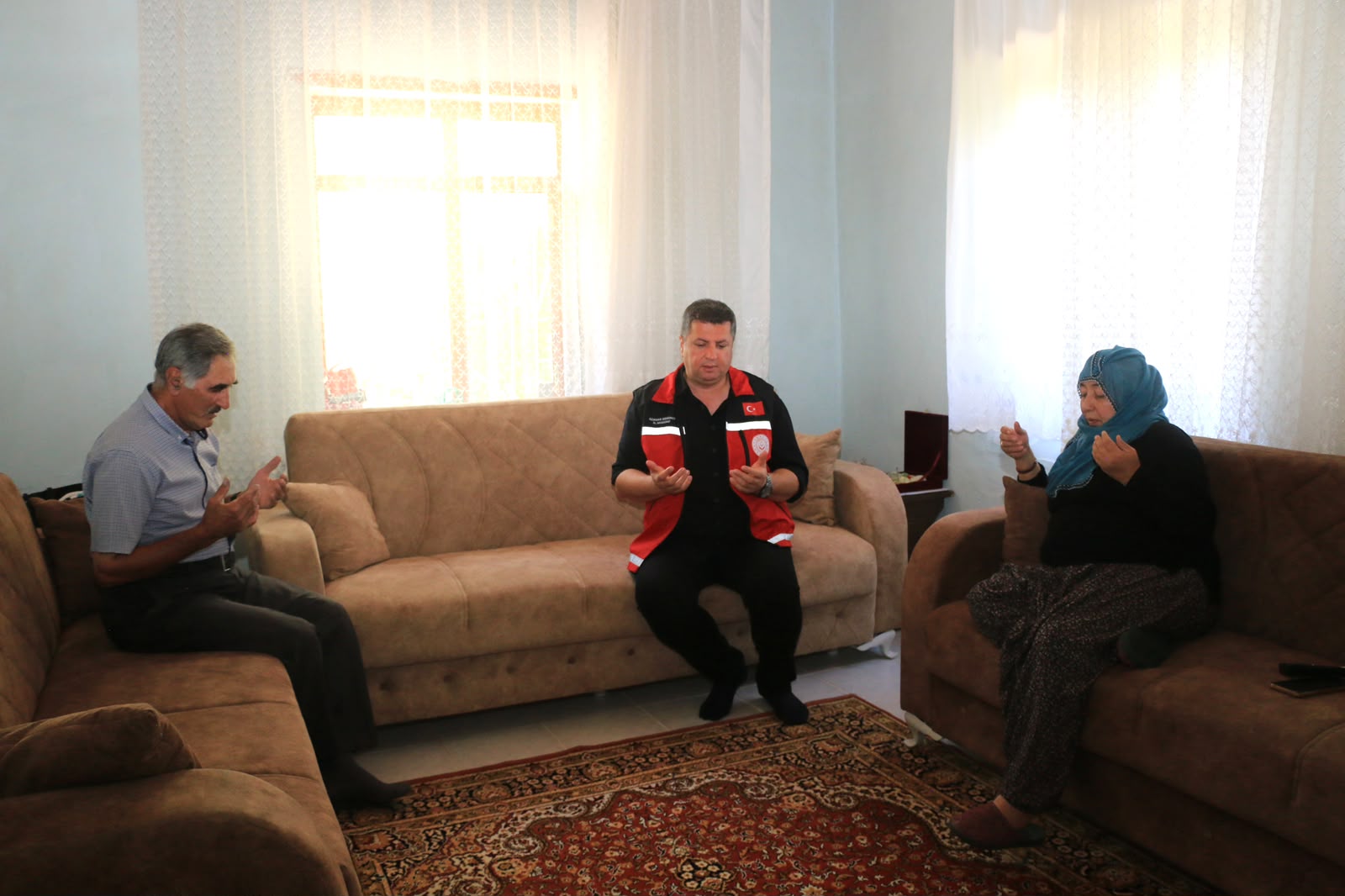 İL MÜDÜRMÜZ SERDAR DEMİRCİ 15 TEMMUZ ŞEHİDİMİZ HÜSEYİN GÖRAL'IN KIYMETLİ AİLESİNİ ZİYARET ETTİ