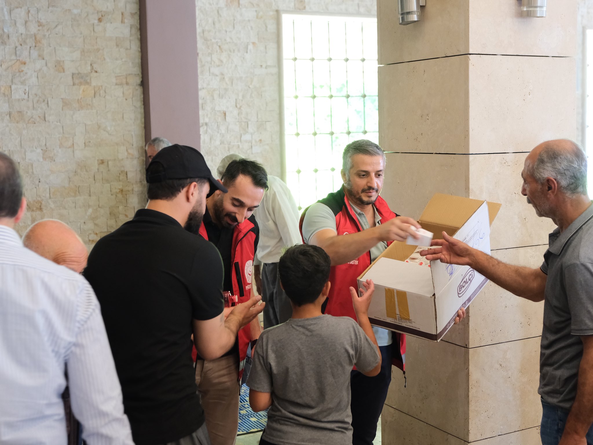 15 Temmuz Demokrasi ve Millî Birlik Günü’nün 10. yılı kapsamında, Kernek Karagözlüler Camii’nde cuma namazının ardından aziz şehitlerimiz için Mevlid-i Şerif programı gerçekleştirildi.