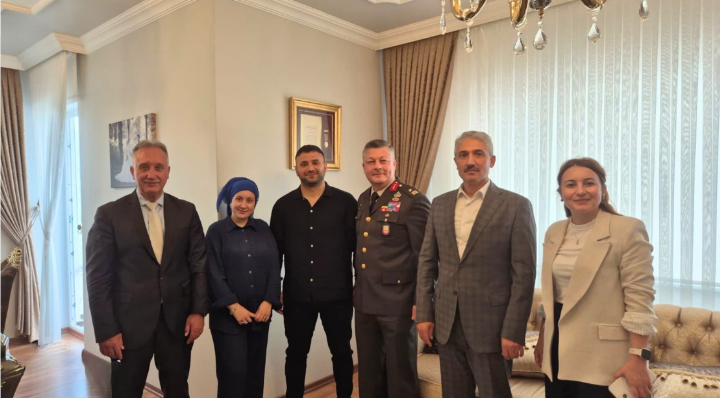 15 Temmuz Gazimiz Harun Öztürk Ve Eşi Özlem Öztürk Hanesinde Ziyaret Edildi.