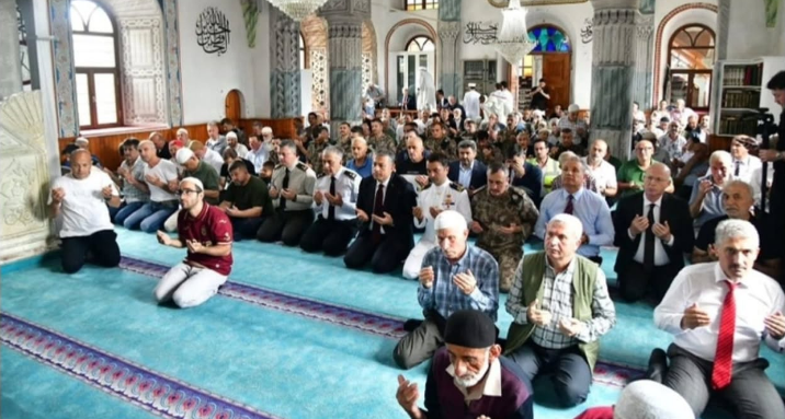 İskenderpaşa Camii'nde Aziz Şehitlerimizin Ruhları İçin Düzenlenen Mevlid-i Şerif Programı'na Katılım sağlandı..