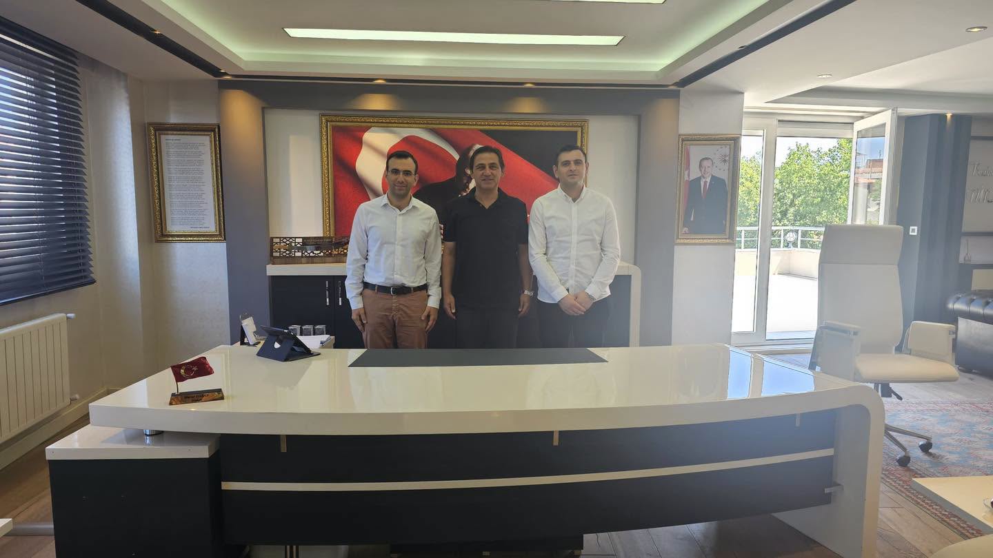 Demirci Sosyal Hizmet Merkezi Müdürü Selendi Belediye Başkanını Ziyaret Etti
