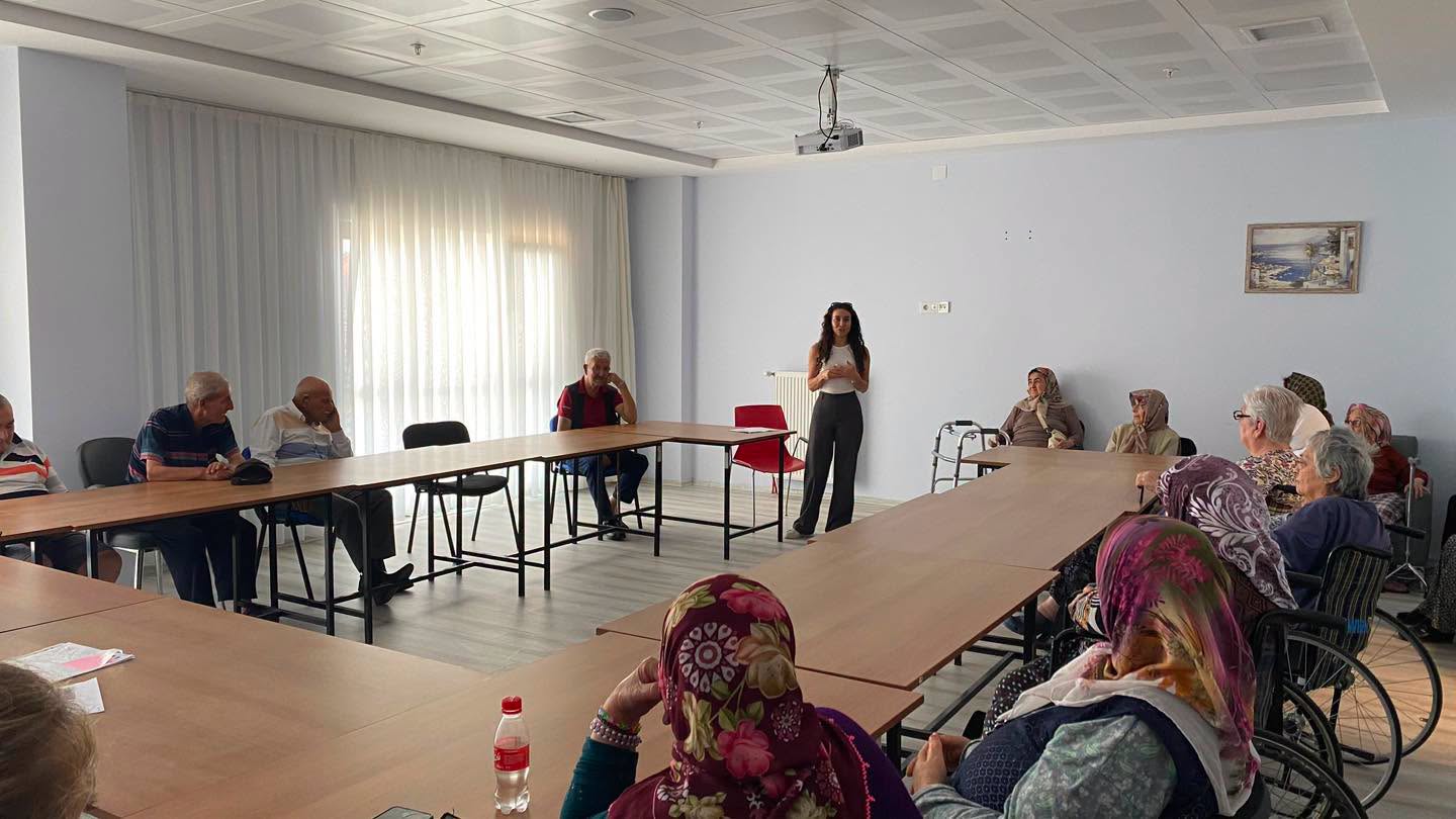 Gördes Huzurevinde Farkındalık Eğitimleri Gerçekleştirildi