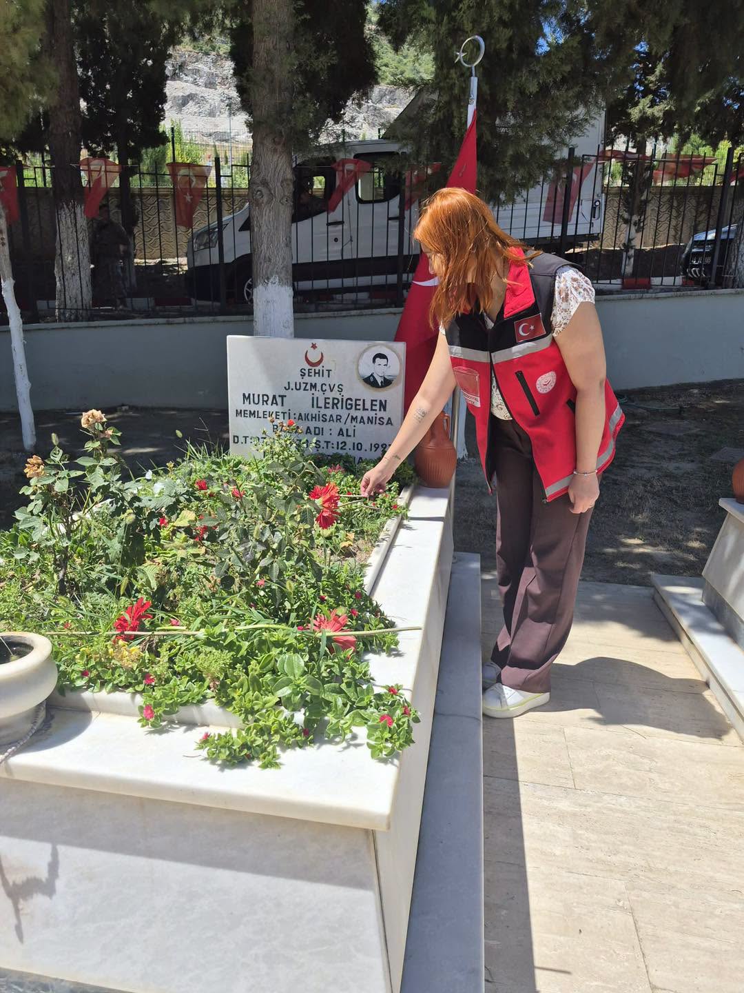 Akhisar Şehitliğinde 15 Temmuz Anma Programına Katılım Sağlandı