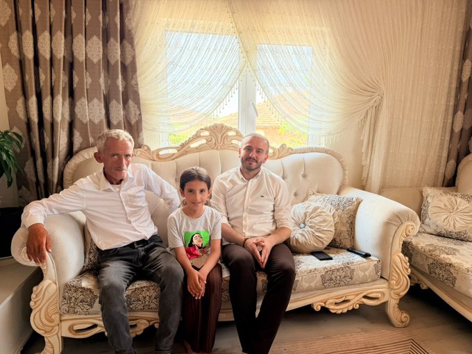 İl Müdürümüz Alper Alp, 15 Temmuz Gazimiz Hasan Elmas’ı hanesinde ziyaret etti.