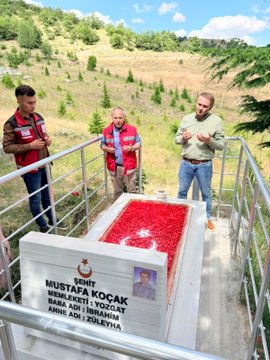 Şehidimizin Bayrağı Değiştirildi.