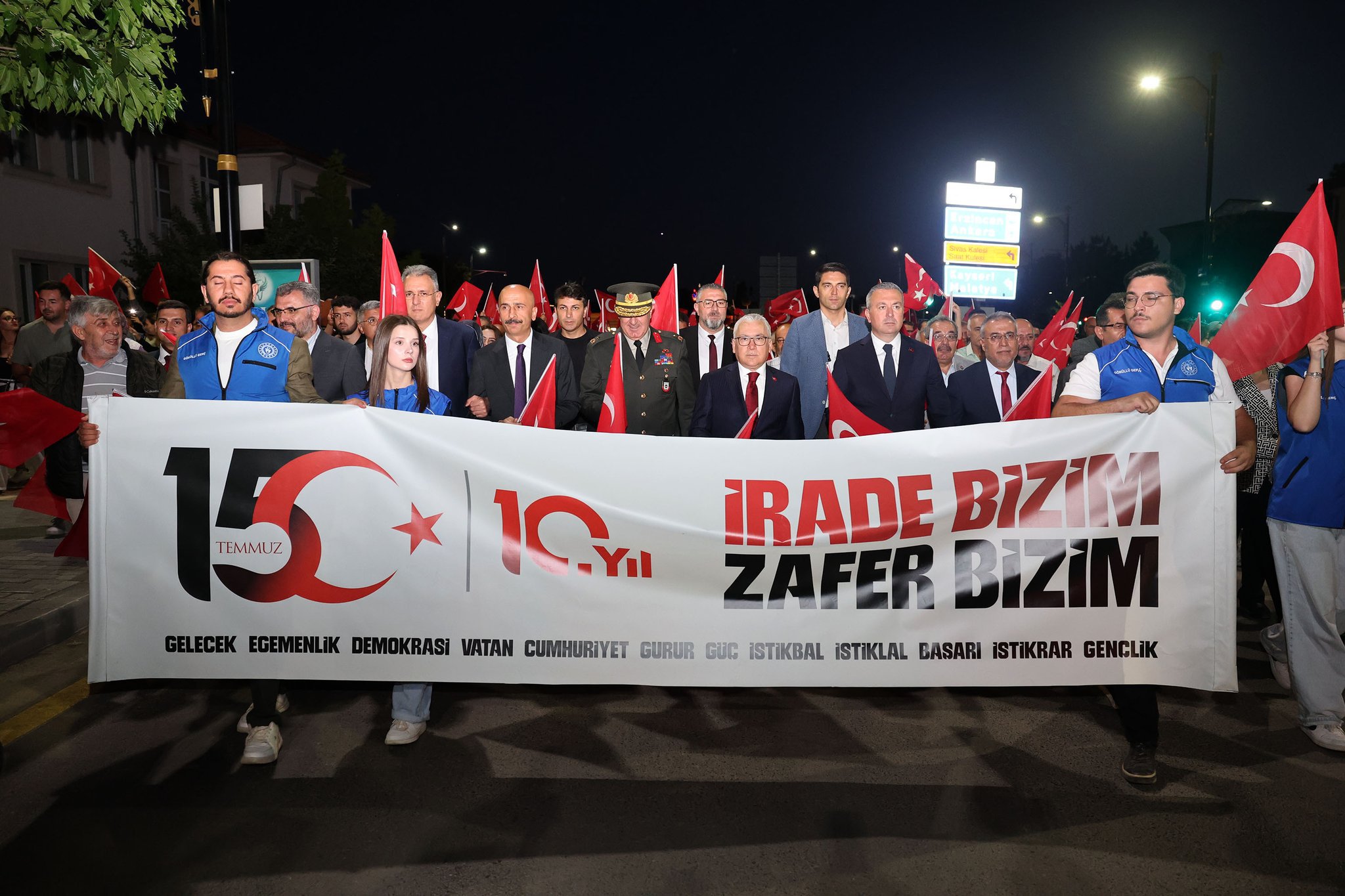 Binlerce Sivaslı Bayraklarla Tek Yürek Oldu