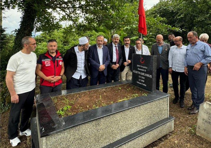 Şehidimiz Paraşütçü Komando Er Hüseyin Karlankuş Kabri Başında Dualarla Anıldı.
