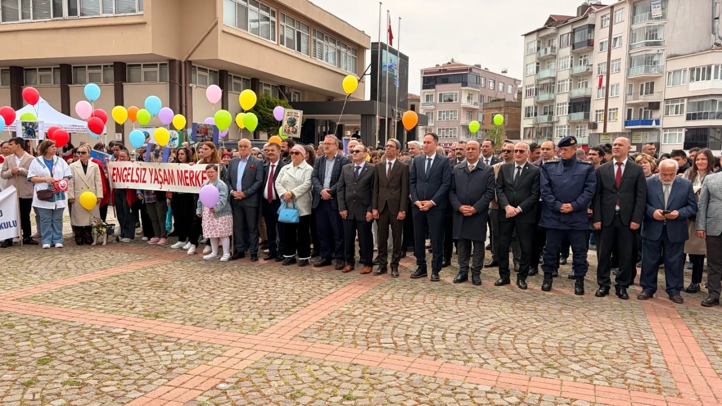 Engelliler Haftası ve Aile Haftası Kapsamında Farkındalık Yürüyüşü Düzenlendi