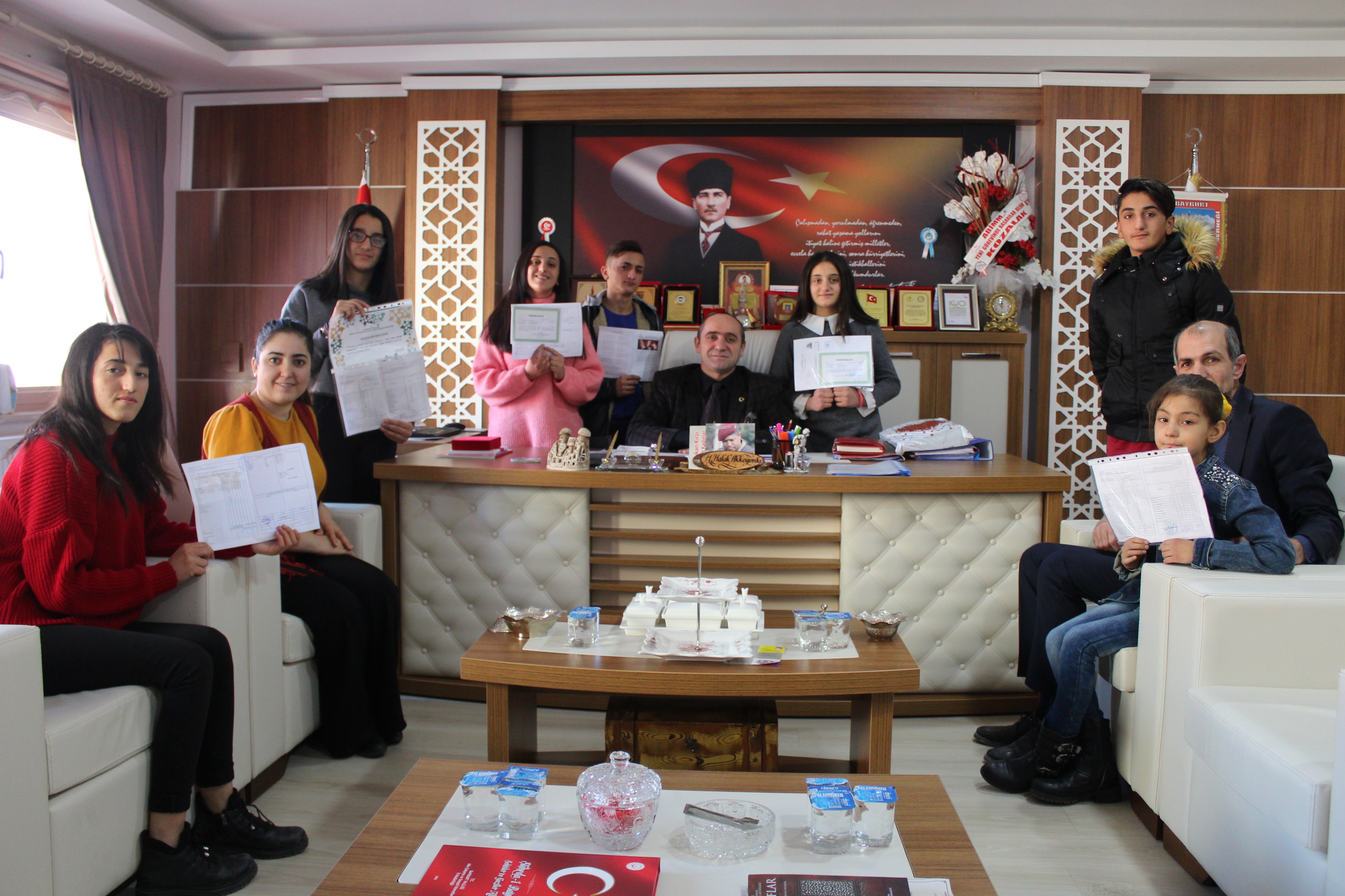 Çocuk Evlerinde Kalan Çocuklarımızın Karne Sevinci