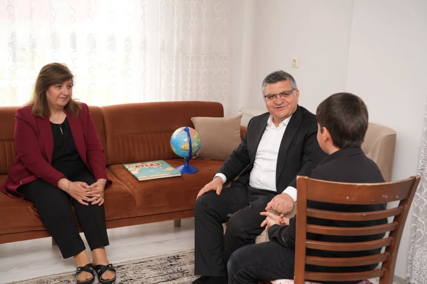 Vali Özarslan’dan Koruyucu Aileye Anlamlı Ziyaret