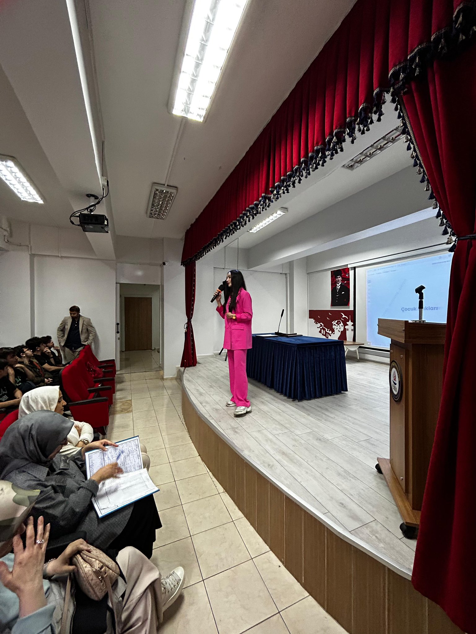 Çocuk Hakları Komitesi Erkek Temsilcisi Mustafa Tombul Çukurova Elektrik Anadolu Lisesi’nde Tanıtım Programı Gerçekleştirdi