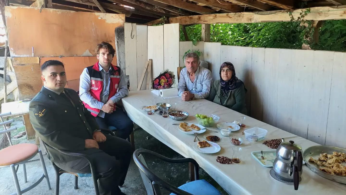 Ayancık'ta Şehit Babaları ve Gaziye Babalar Günü Ziyareti