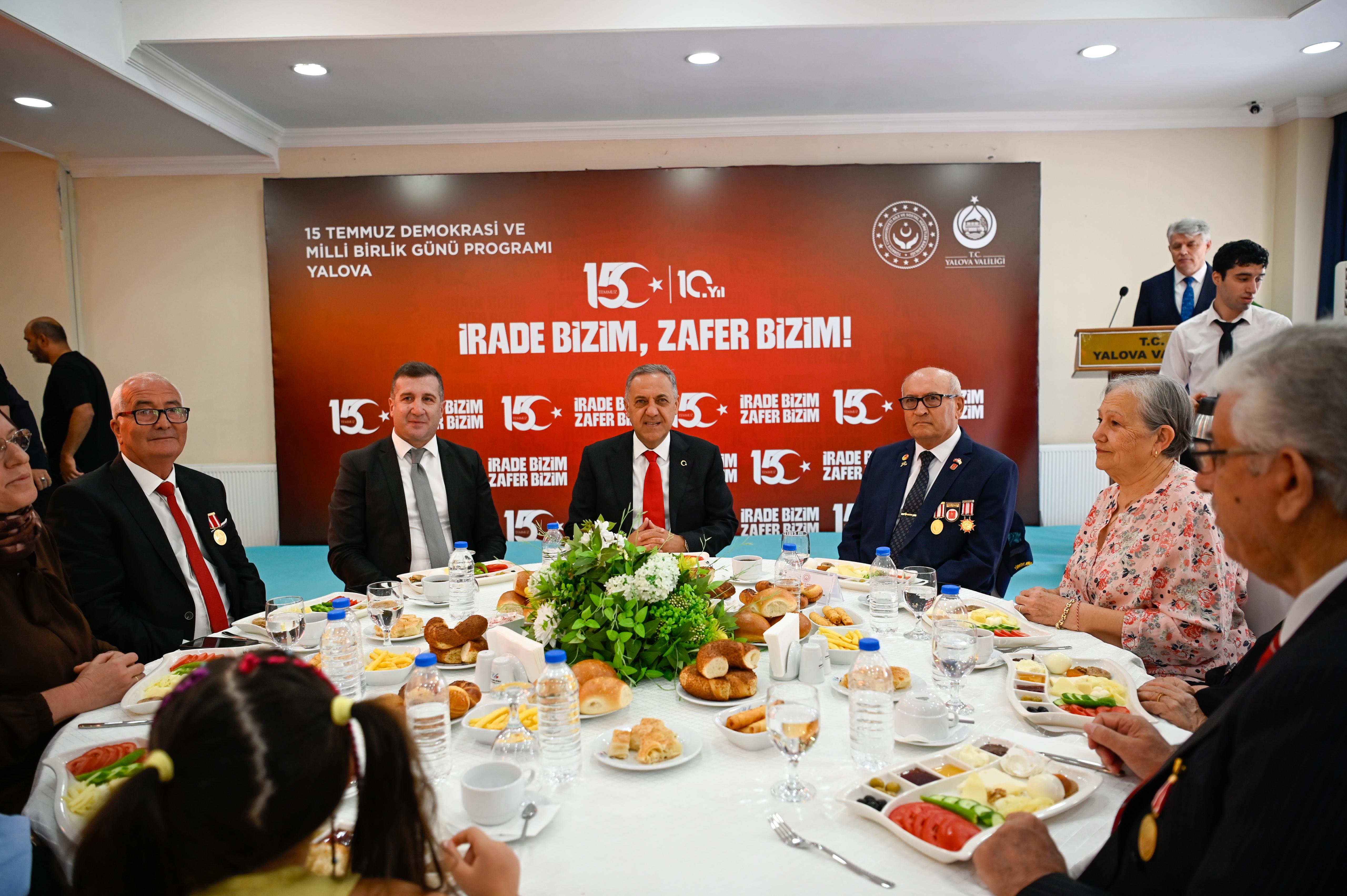 15 Temmuz Demokrasi ve Millî Birlik Günü'nde Şehit Yakınları ve Gazilerimiz Onuruna Kahvaltı Programı Düzenlendi