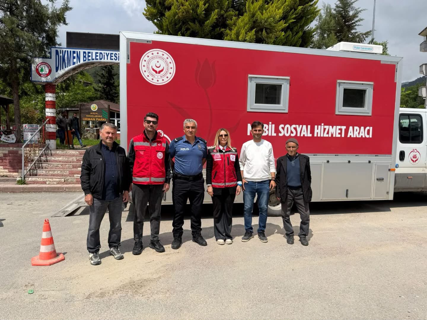 Sosyal Hizmet Mobil Aracı Dikmen ve Gerze'de Vatandaşlarla Buluştu