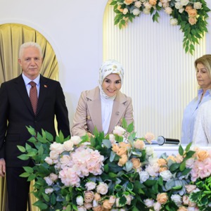 Bakanımız Göktaş, Aile ve Gençlik Fonu'nun 100 bininci çiftinin nikah şahidi oldu - fotoğraf 1