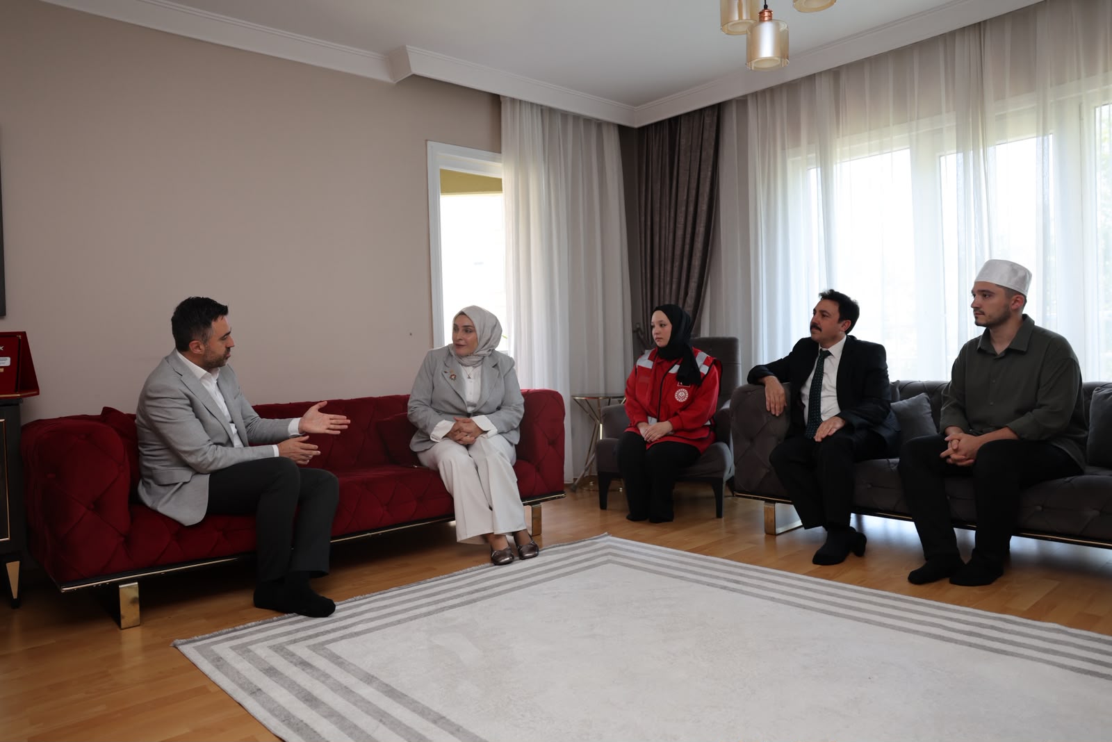 İl Müdürümüz Sn. Ömer Turan, 15 Temmuz Gazimiz Vahide Şefkatlioğlu ve Kıymetli Ailesini Ziyaret Ederek Kendileriyle Bir Araya Geldi