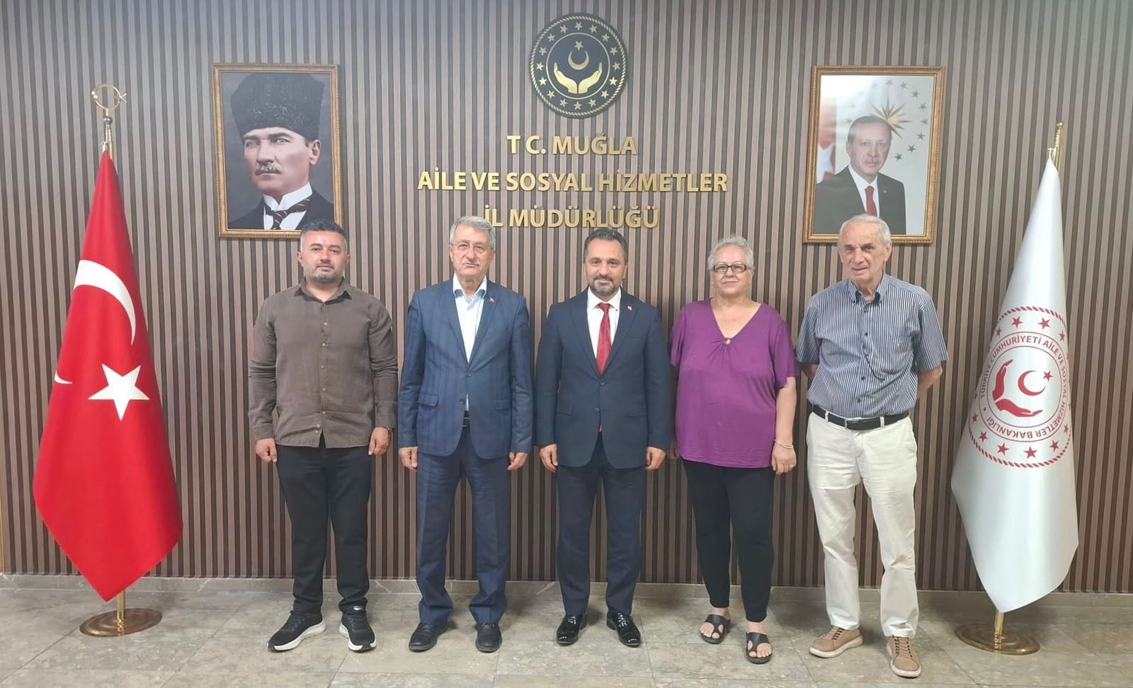 Muğla Şehit Aileleri Yardımlaşma ve Dayanışma Derneği Başkanı Süleyman TAŞKESEN ve beraberindeki yönetim kurulu üyeleri, İl Müdürümüz Mahmut SELÇUK’u makamında ziyaret etti. 