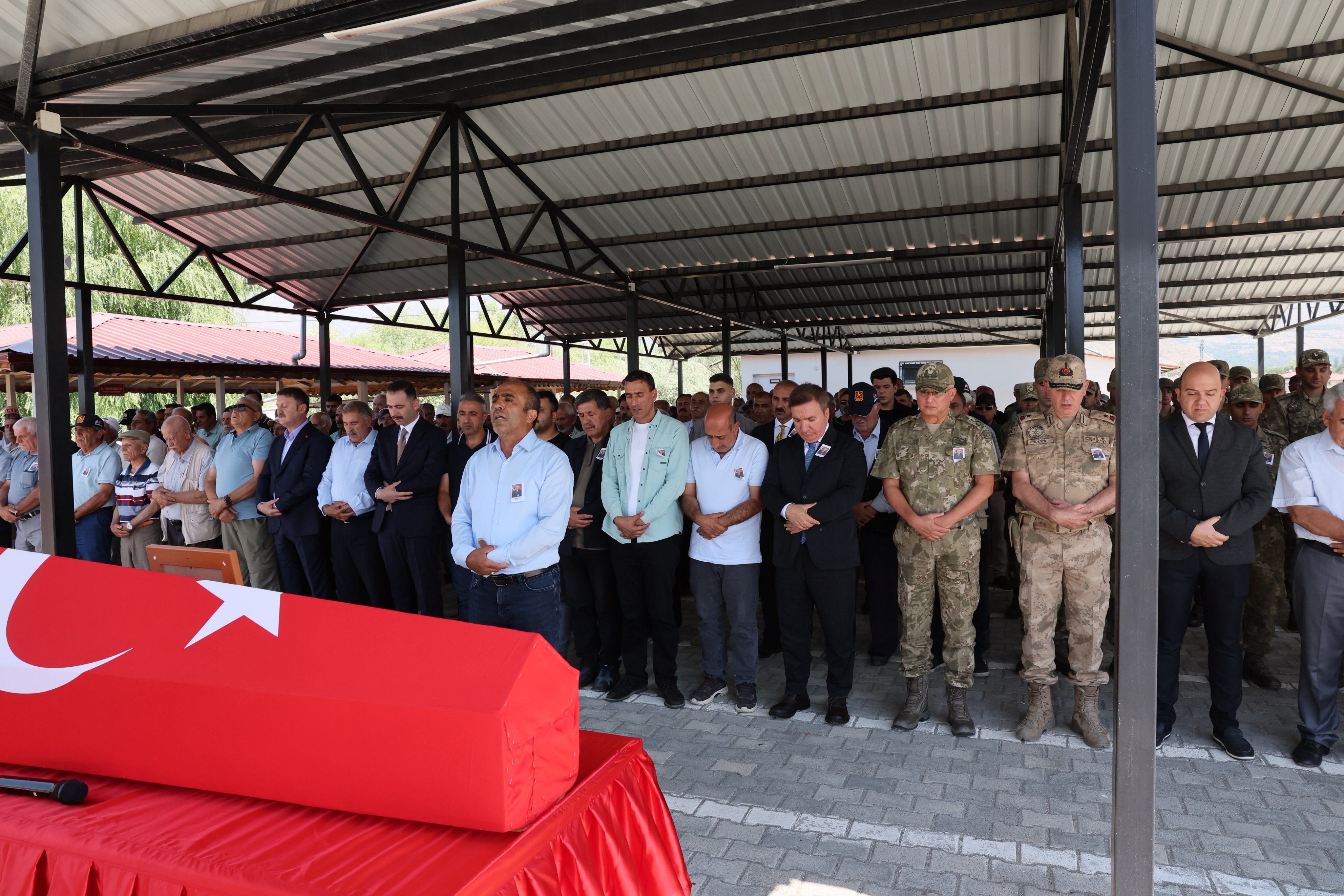  Kıbrıs Gazimiz Merhum Zeynal Güngör için Altınbaşak Beldesi Cemevi’nde Düzenlenen Cenaze Merasimi