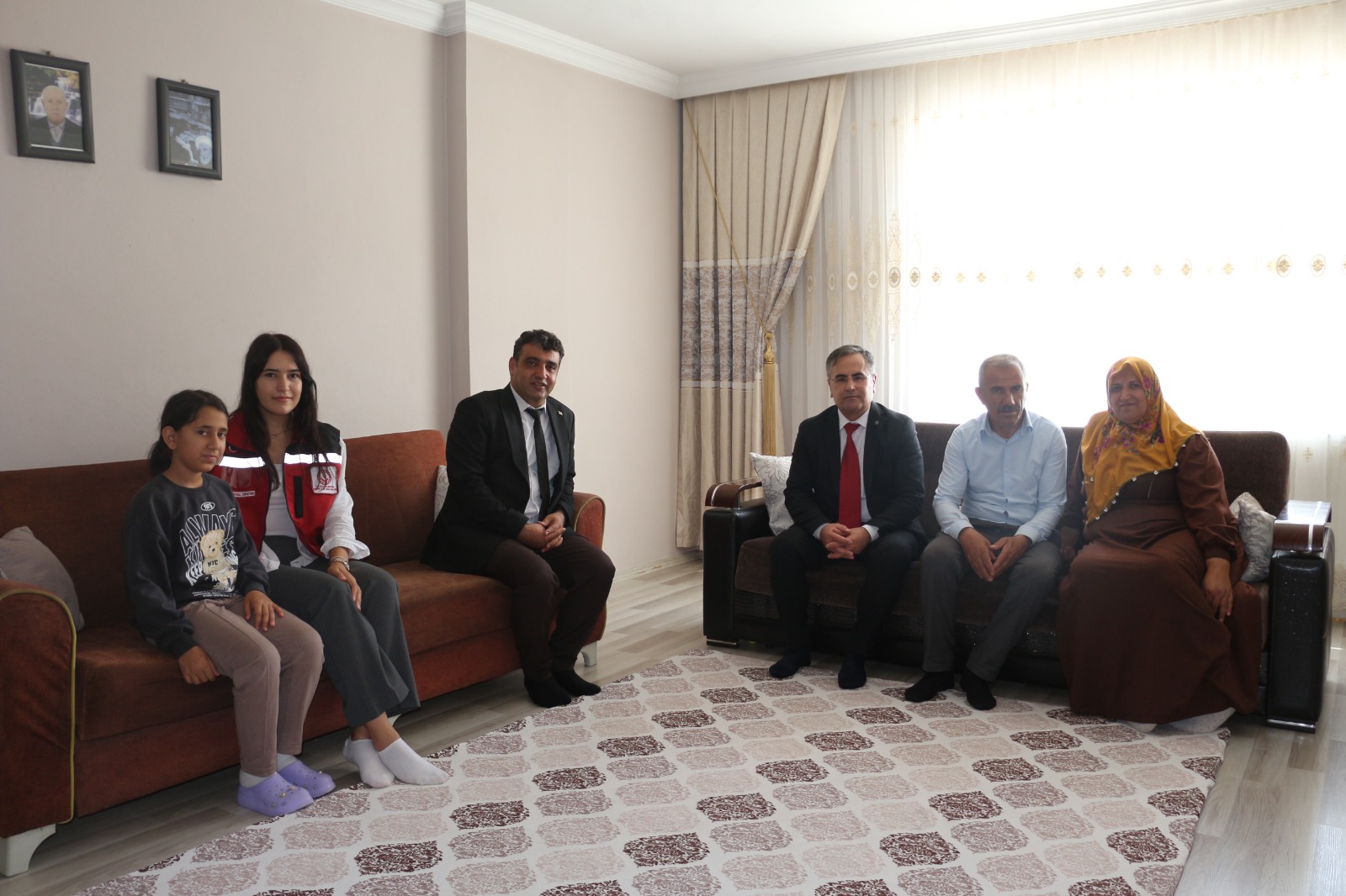 İl Müdürümüz Vefa Akdoğan, Aziz Şehidimiz Ayhan Tarhan’ın Kıymetli Ailesini Ziyaret Etti 