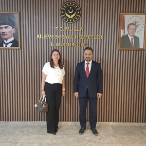 Öz Büro-İş Sendikası Aile Merkez Şube Başkanlığı İş Yeri Temsilcisi Cemile CANBAKIŞ, İl Müdürümüz Mahmut SELÇUK’u makamında ziyaret etti.  - fotoğraf 1