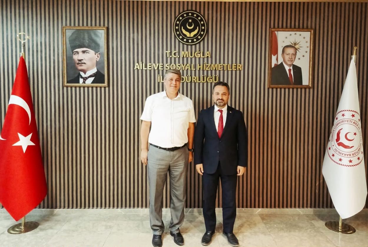 Muğla İl Nüfus ve Vatandaşlık Müdürü Utku CANDAN, İl Müdürümüz Mahmut SELÇUK’u makamında ziyaret etti.