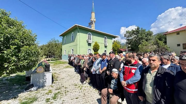 Aziz Şehidimiz Cihan Gülmez’in Kıymetli Annesi Zahide Teyzemizi Ebediyete Uğurladık