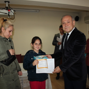 Başarılı öğrencilere telefon ve tablet hediye edildi  - fotoğraf 3