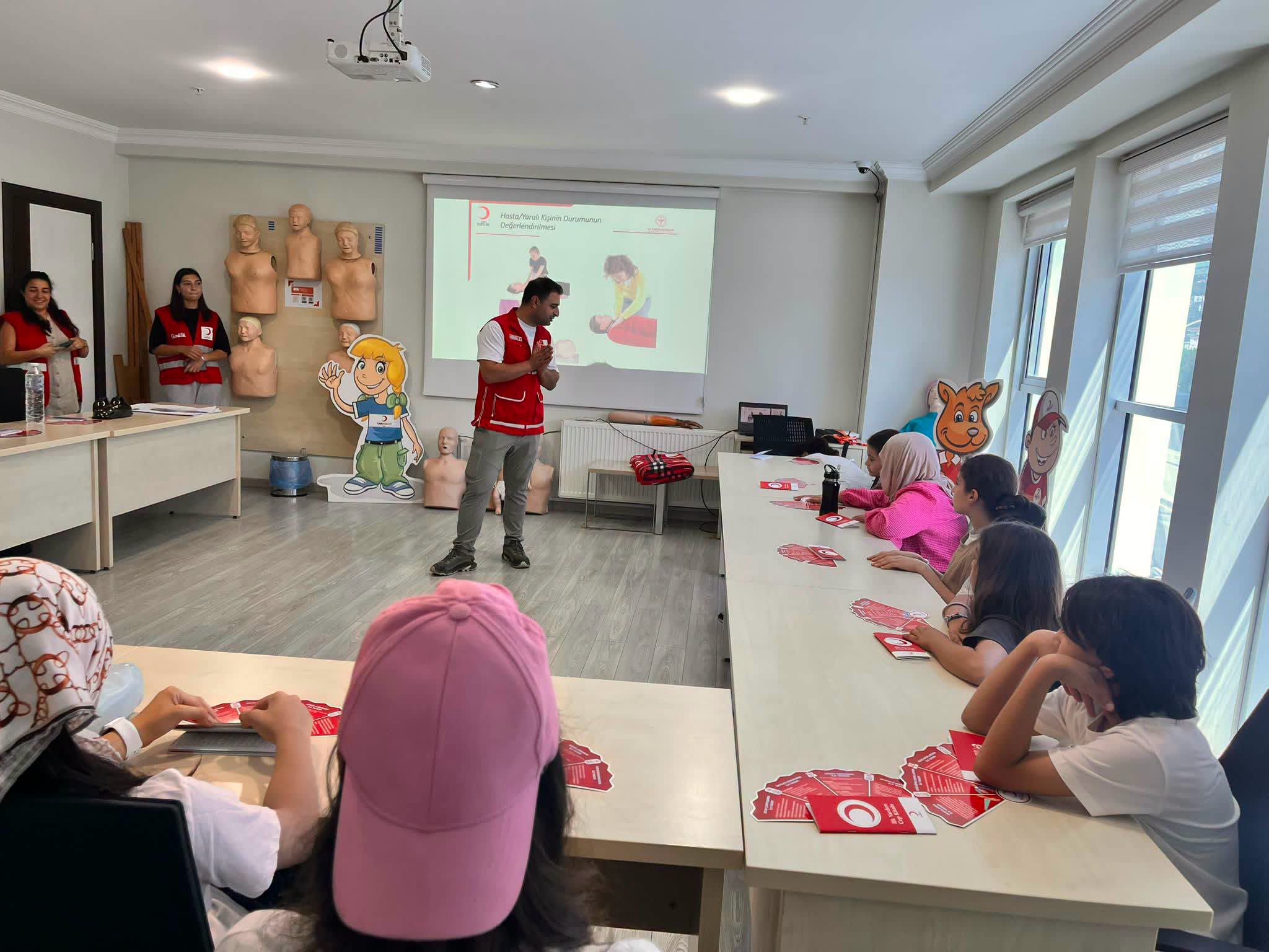 Çocuklarımız İlk Yardımı Uygulamalı Olarak Öğrendi