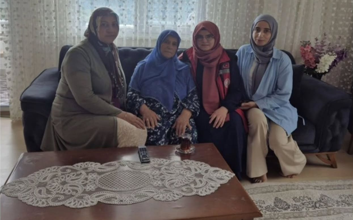 Kıbrıs Gazimiz Hüseyin Beran, Kıbrıs Gazimiz Zeki Eroğlu Ve Şehidimiz Ethem Kara'nın Kıymetli Annesi Hanelerinde Ziyaret Edilmiştir.