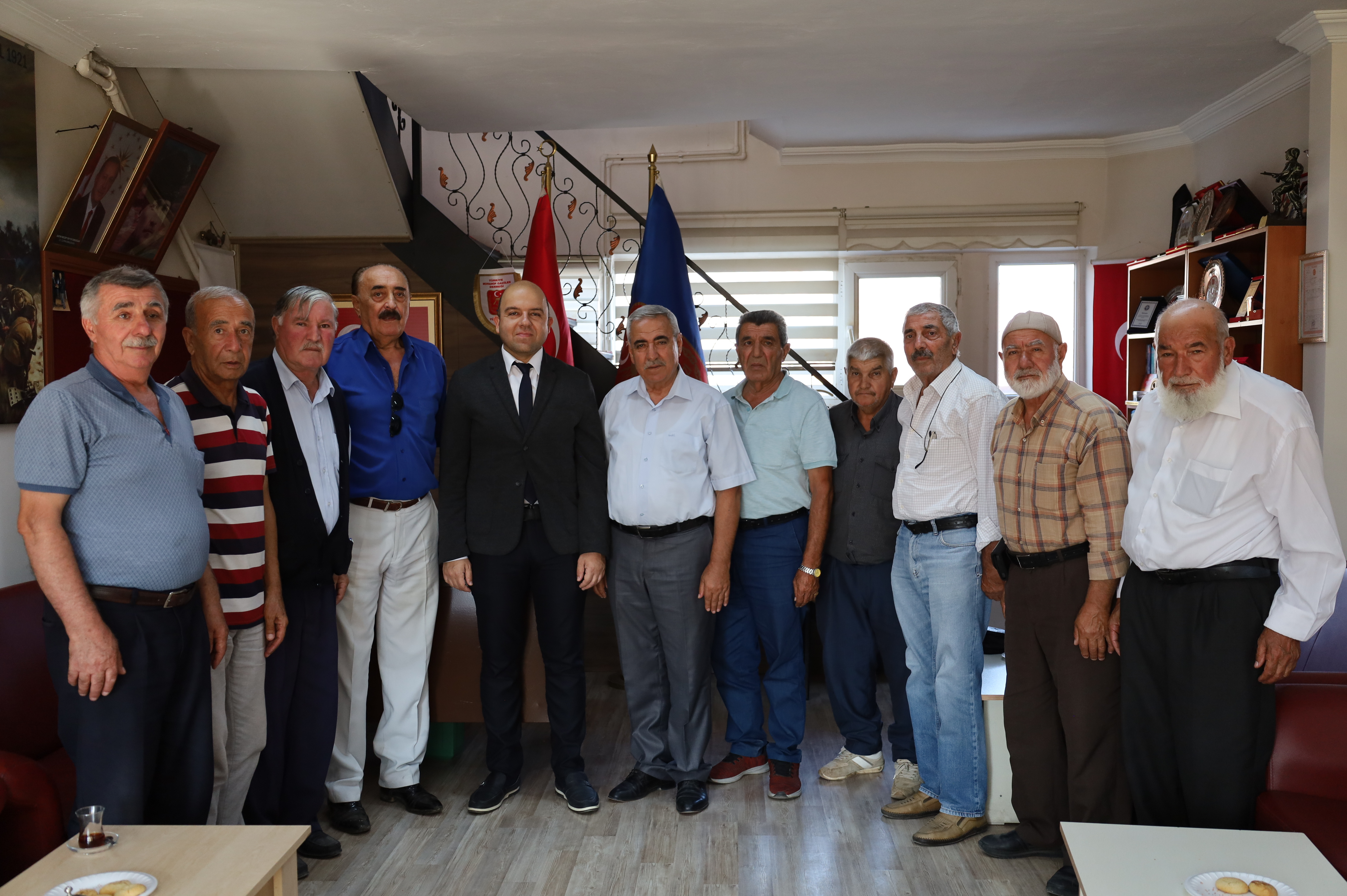 İl Müdürümüz Sayın Abdulhalim Ünalan Muharip Gaziler Derneği Erzincan Şubesini ziyaret ederek kahraman gazilerimizle bir araya geldi.