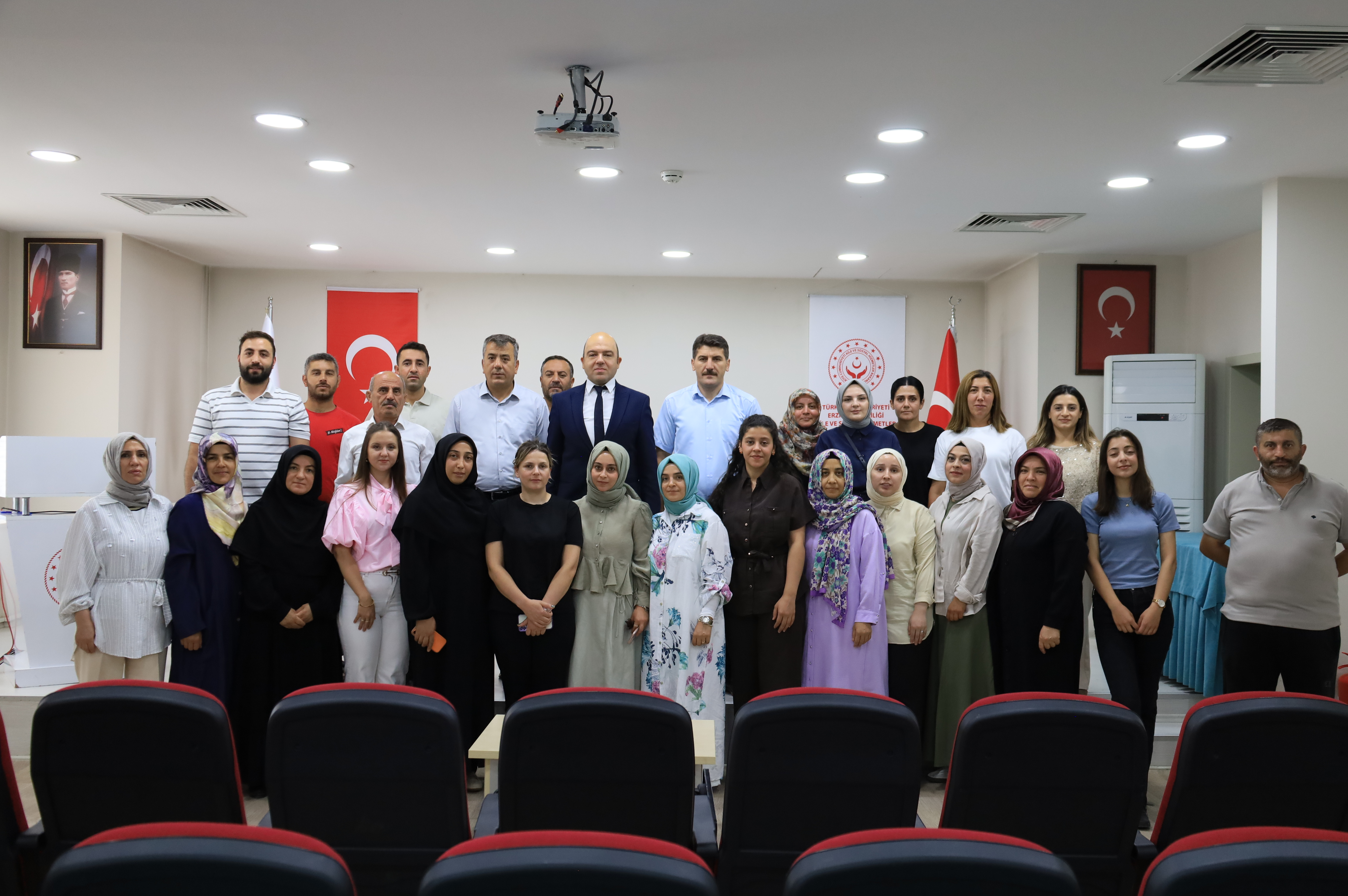 İl Müdürlüğümüz koordinesinde göreve yeni başlayan bakım personeline yönelik düzenlenen Menti-Mentör Eğitim Programı, İl Müdürümüz Sayın Abdulhalim Ünalan tarafından başlatılmıştır.