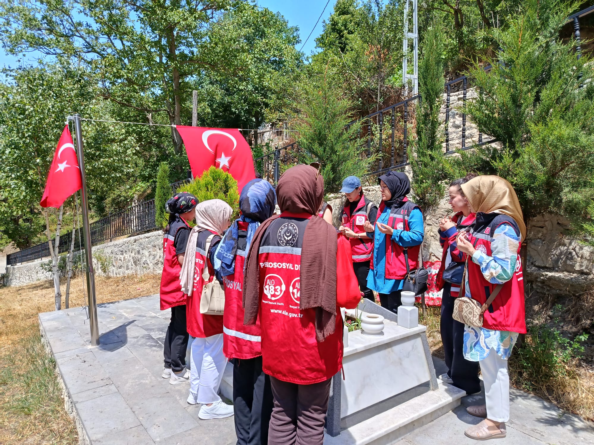 Psikososyal Destek Ekibimizden Şehit Öğretmen Necmettin YILMAZ'a Anlamlı Ziyaret