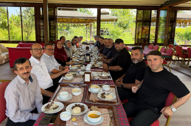 Sürmene Sosyal Hizmet Merkezi Personeli Tarafından Veda Programı Düzenlendi.