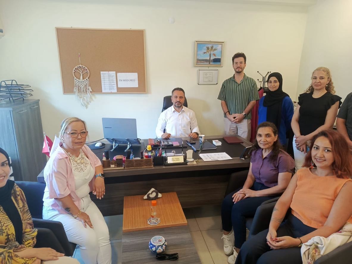 İl Müdürümüz Mahmut SELÇUK, İlk Kabul Muğla Çocuk Evleri Sitesi Müdürlüğü’nü ziyaret ederek yürütülen hizmetlere ilişkin inceleme ve değerlendirmelerde bulundu. 