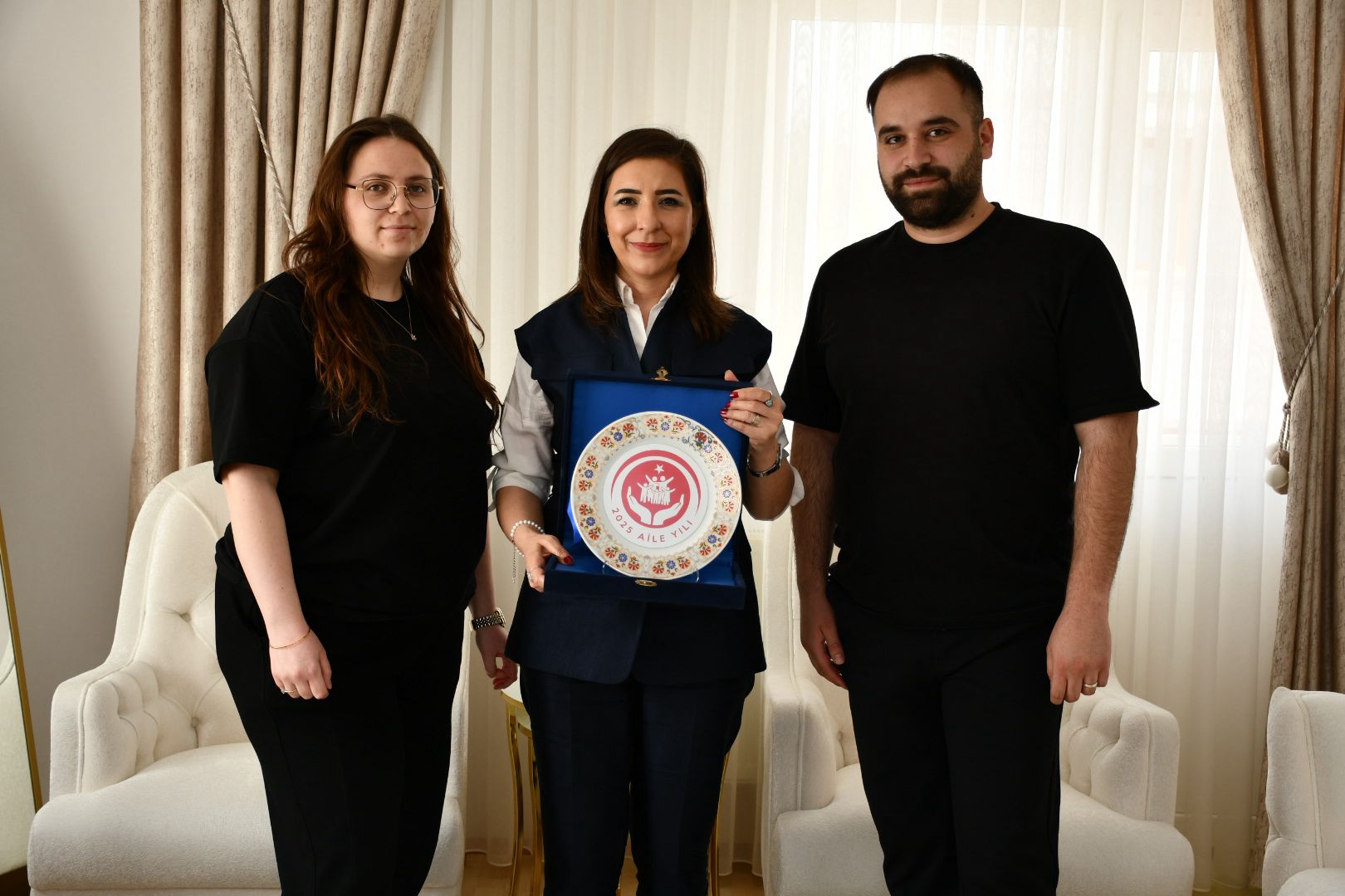 İl Müdürümüz Sayın Çiğdem AÇIKYILDIZ KAZEL, 15 Mayıs Aile Günü dolayısıyla, Evlenecek Gençlerin Desteklenmesi Projesinden yararlanan çiftimizi hanelerinde ziyaret etti.