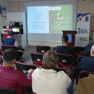 Aile Eğitim Programı kapsamında, Bandırma Sosyal Hizmet Merkezi Müdürlüğümüzdeki alanında uzman çalışma arkadaşımız tarafından Bandırma Denetimli Serbestlik Müdürlüğündeki yükümlülere yönelik "Aşk ve Sevgi" konulu eğitim gerçekleştirildi. - fotoğraf 1