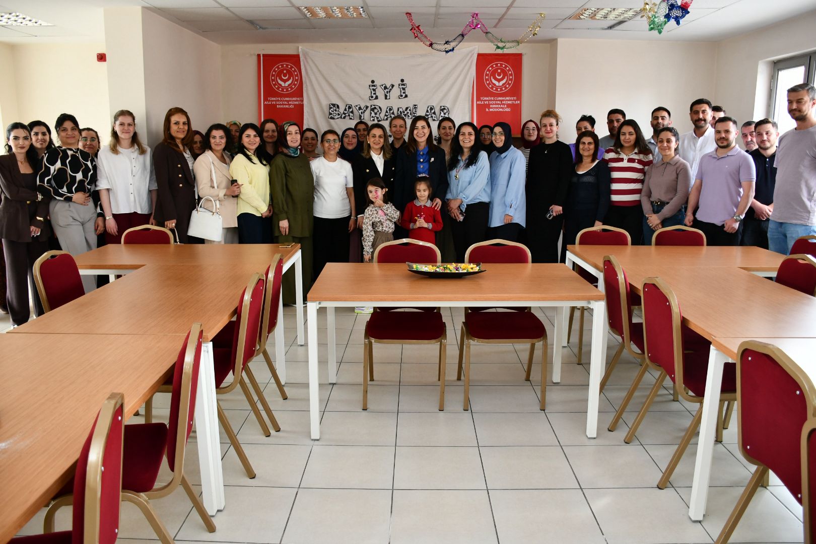 İl Müdürümüz Sayın Çiğdem AÇIKYILDIZ KAZEL, Kurban Bayramı dolayısıyla çalışma arkadaşlarımızla bir araya gelerek personelimizin ve ailelerinin bayramını kutladı.