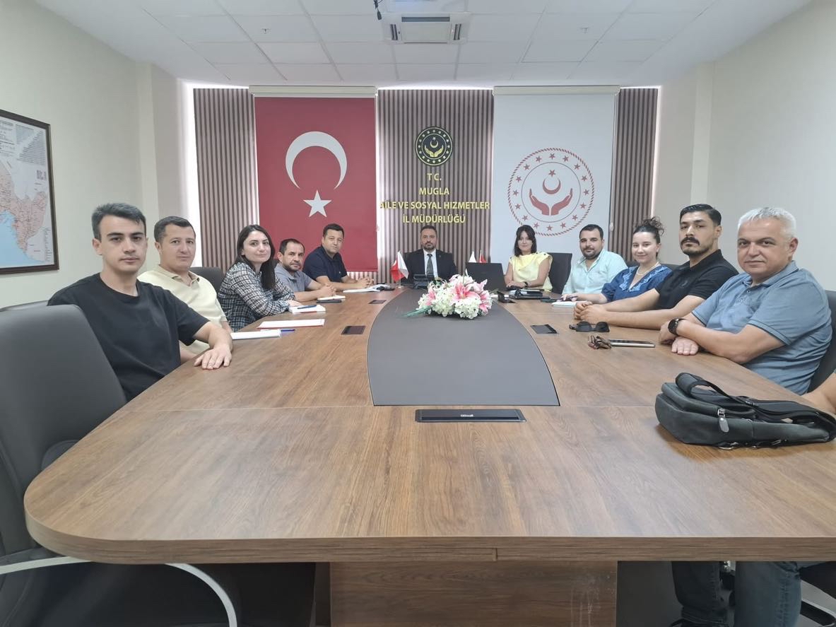 İl Müdürümüz Mahmut SELÇUK başkanlığında, yapımı devam eden Abide Hasan Nuri Öncüer Huzurevi projesine ilişkin değerlendirme toplantısı gerçekleştirildi.