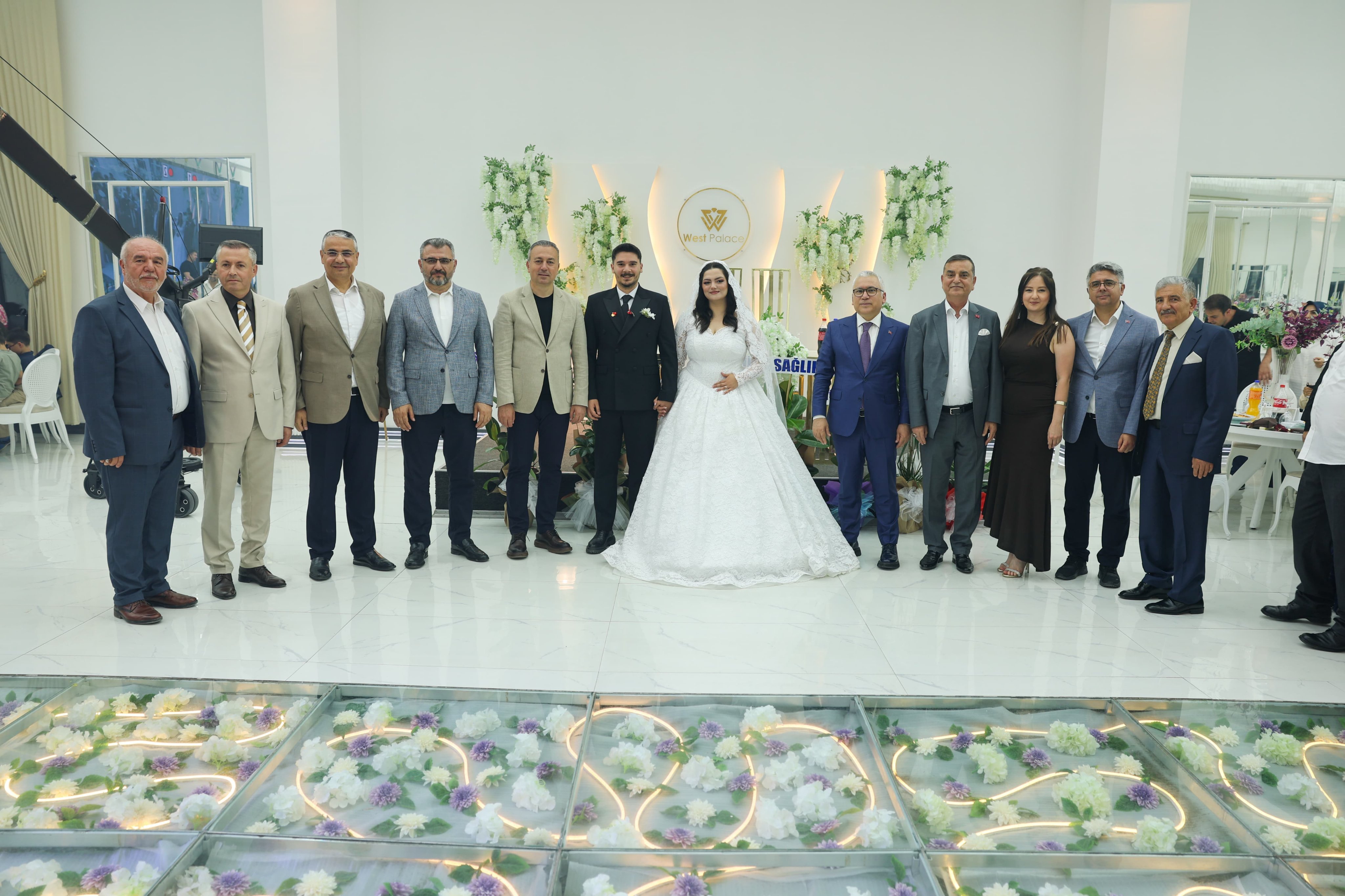 Genç Çiftimize Bir Ömür Boyu Mutluluk Diliyoruz