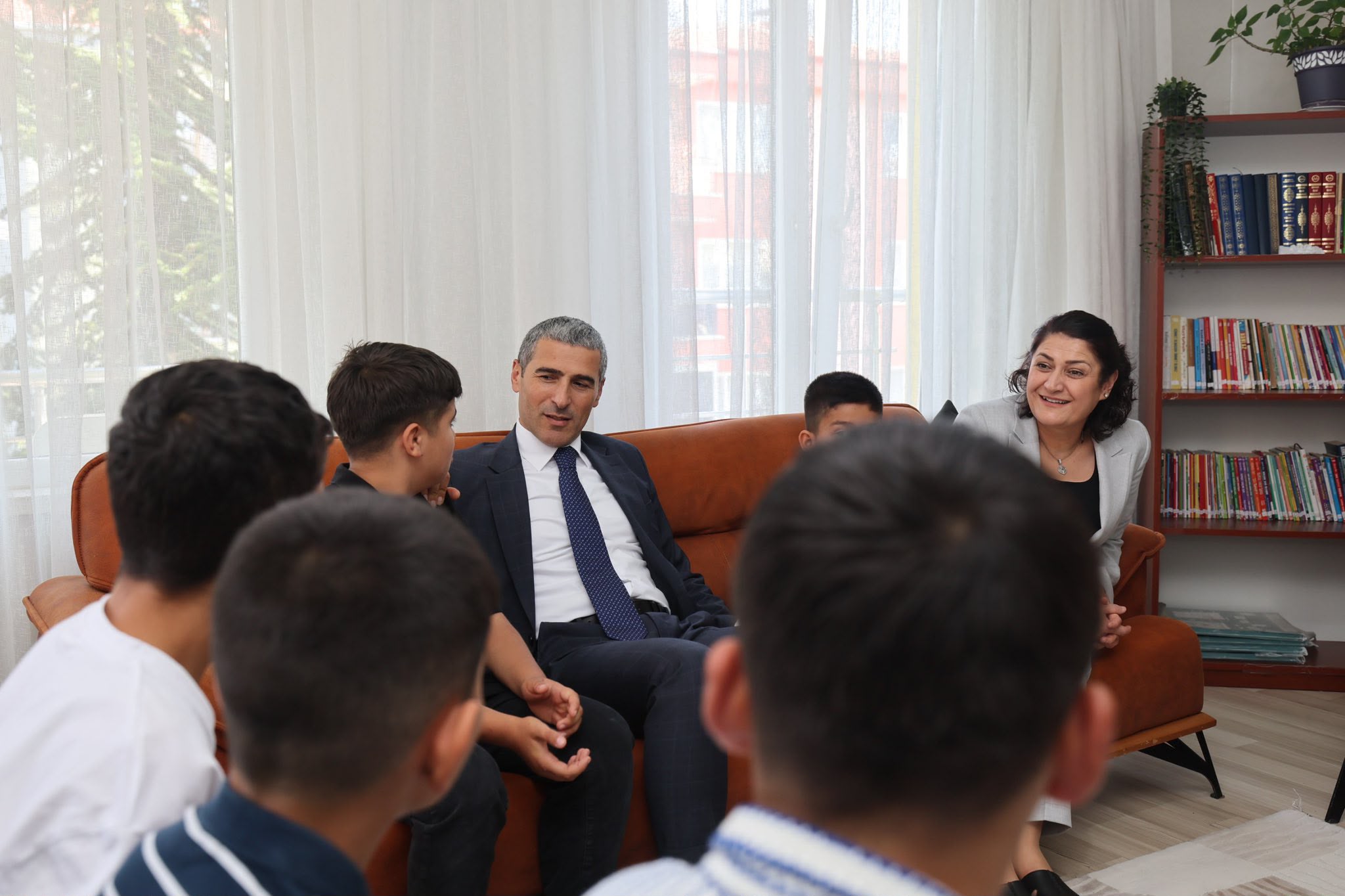 Valimiz Sayın Dr.Naci AKTAŞ ve Eşi Nagihan Hanımefendi Çocuk Evlerinde Kalan Çocuklarımızı Ziyaret Etti.